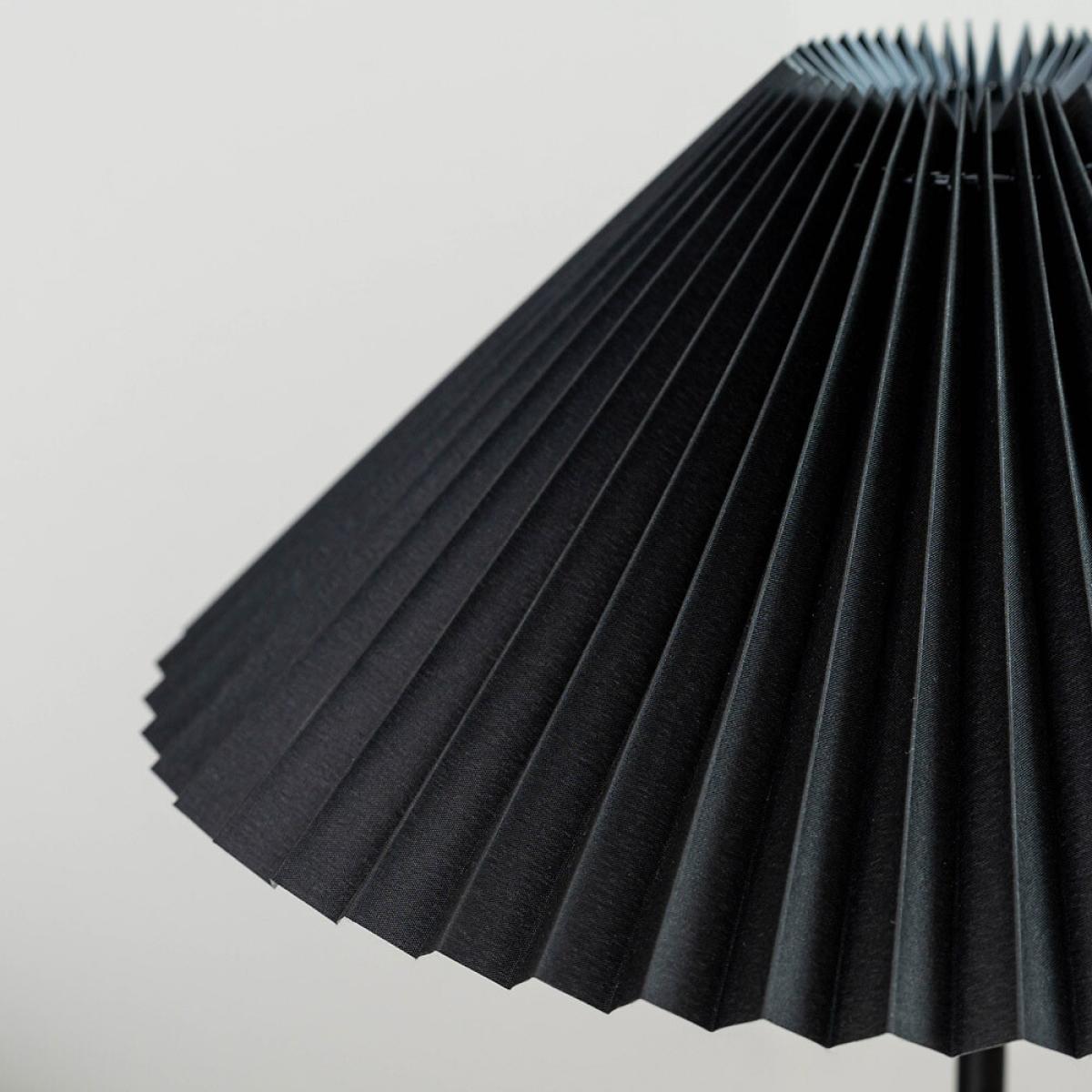 Akira Pleated Shade Table Lamp – image 6