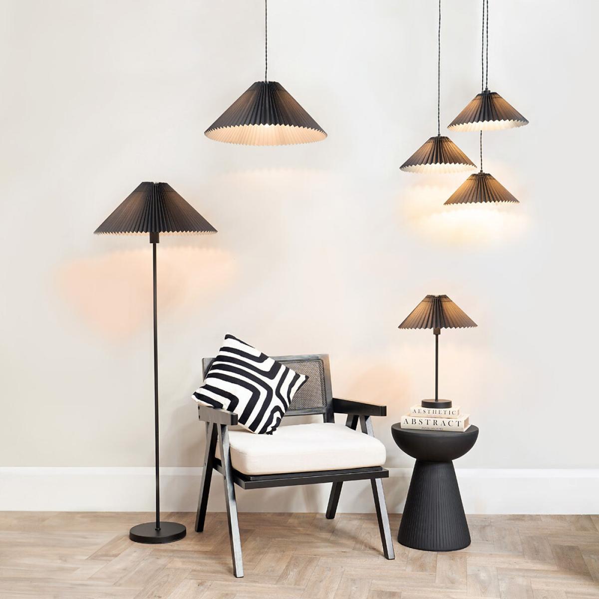 Akira Pleated Shade Table Lamp – image 1
