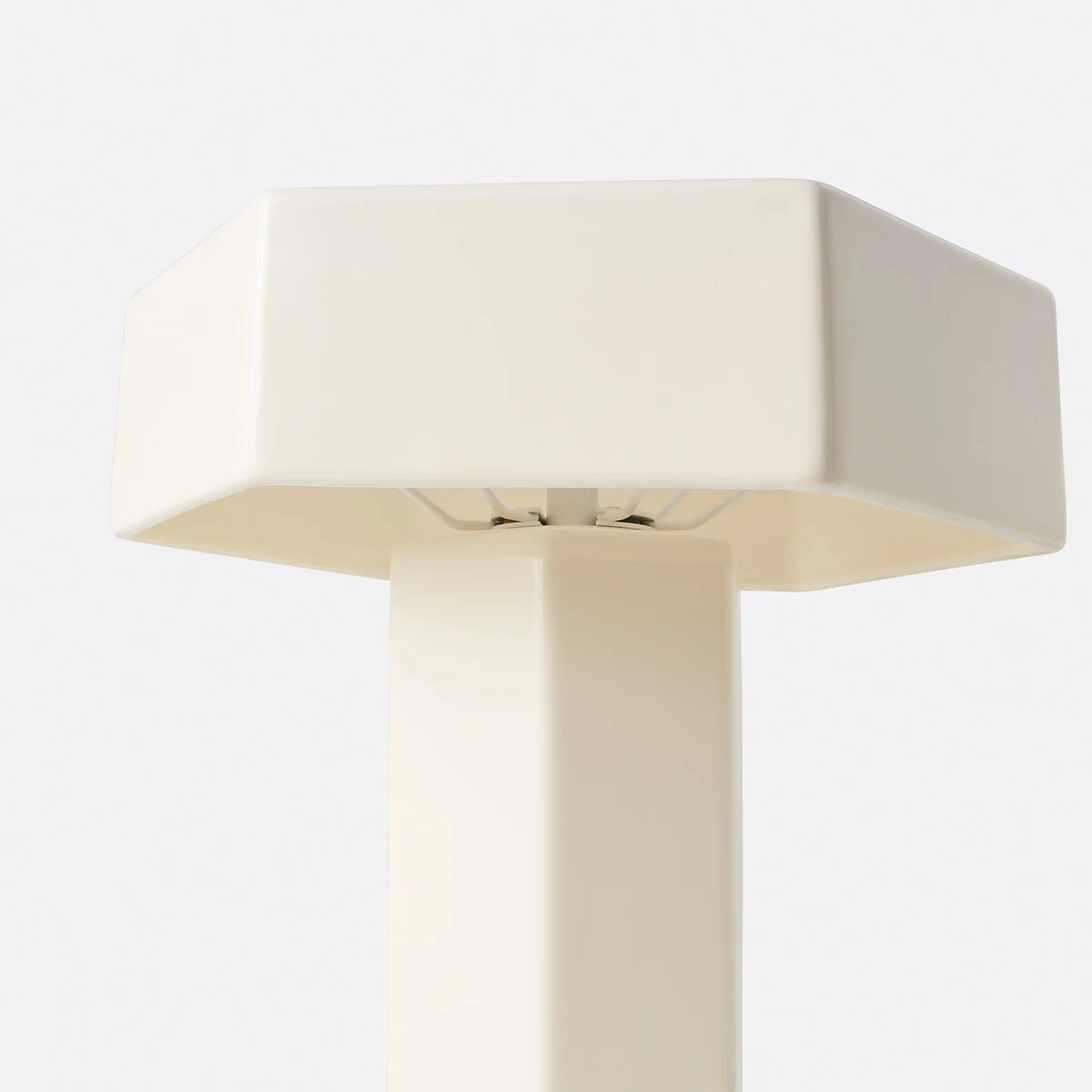 Acia Ceramic Table Lamp – image 6
