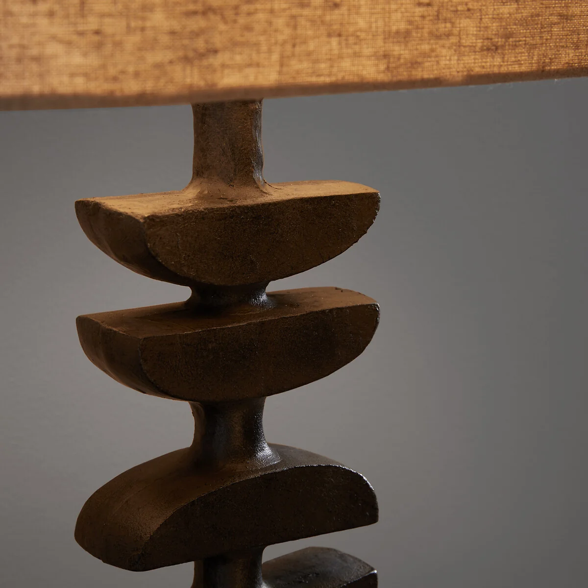 Odyha Sculptural Iron Lamp with Linen Shade – image 4