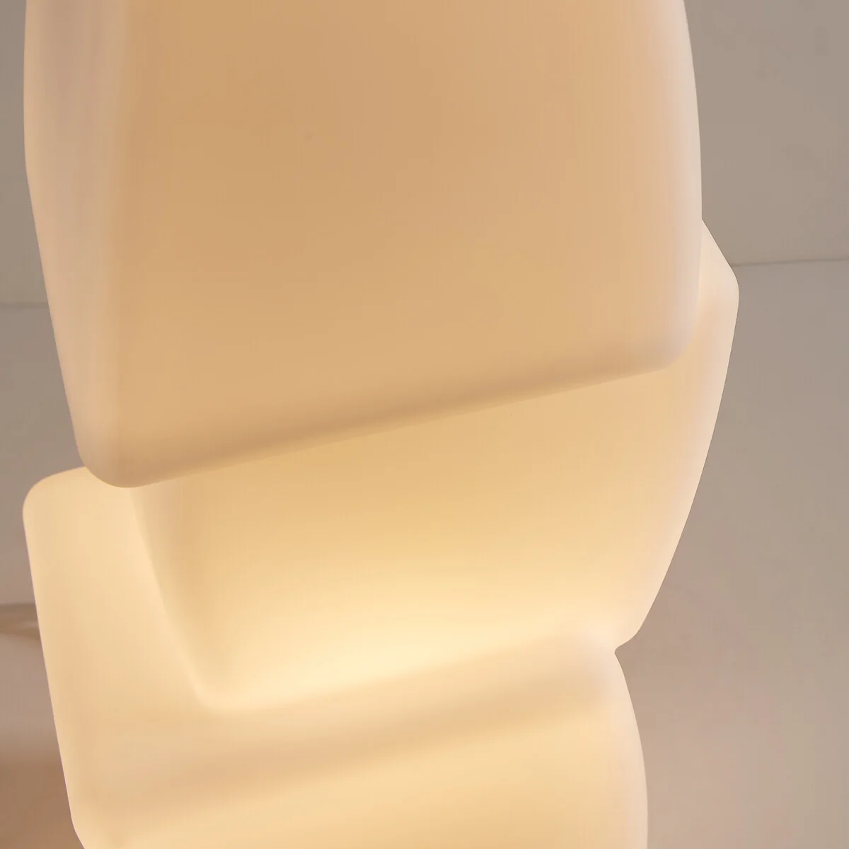 Etera Table Lamp in Opaline Glass – image 4