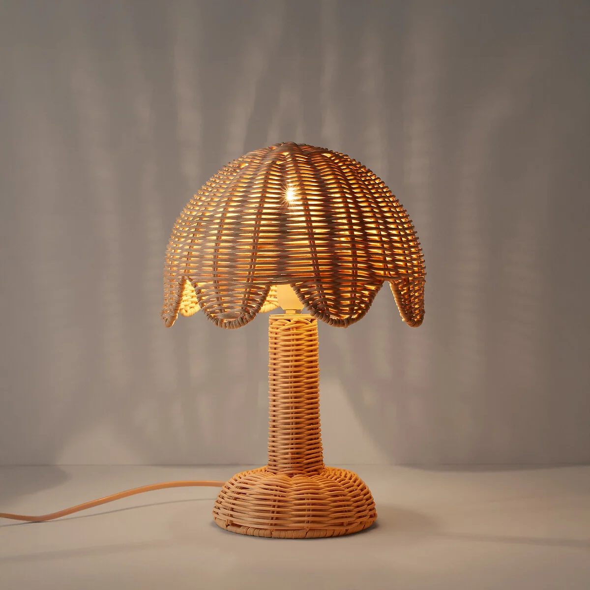Tabata Palm Tree Rattan Table Lamp – image 3