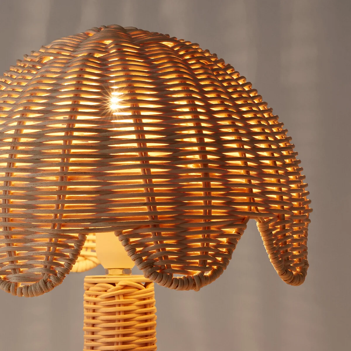 Tabata Palm Tree Rattan Table Lamp – image 4