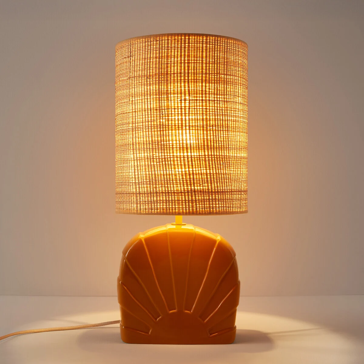 Sunia Ceramic and Raffia Table Lamp – image 3