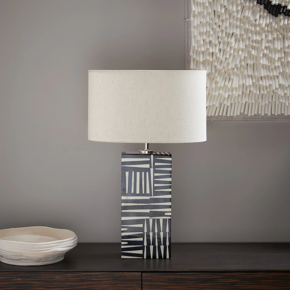 Kucha Table Lamp in Black and White Resin – image 3