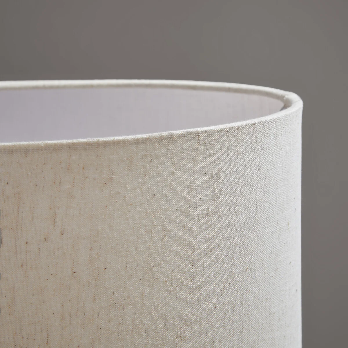 Kucha Table Lamp in Black and White Resin – image 4