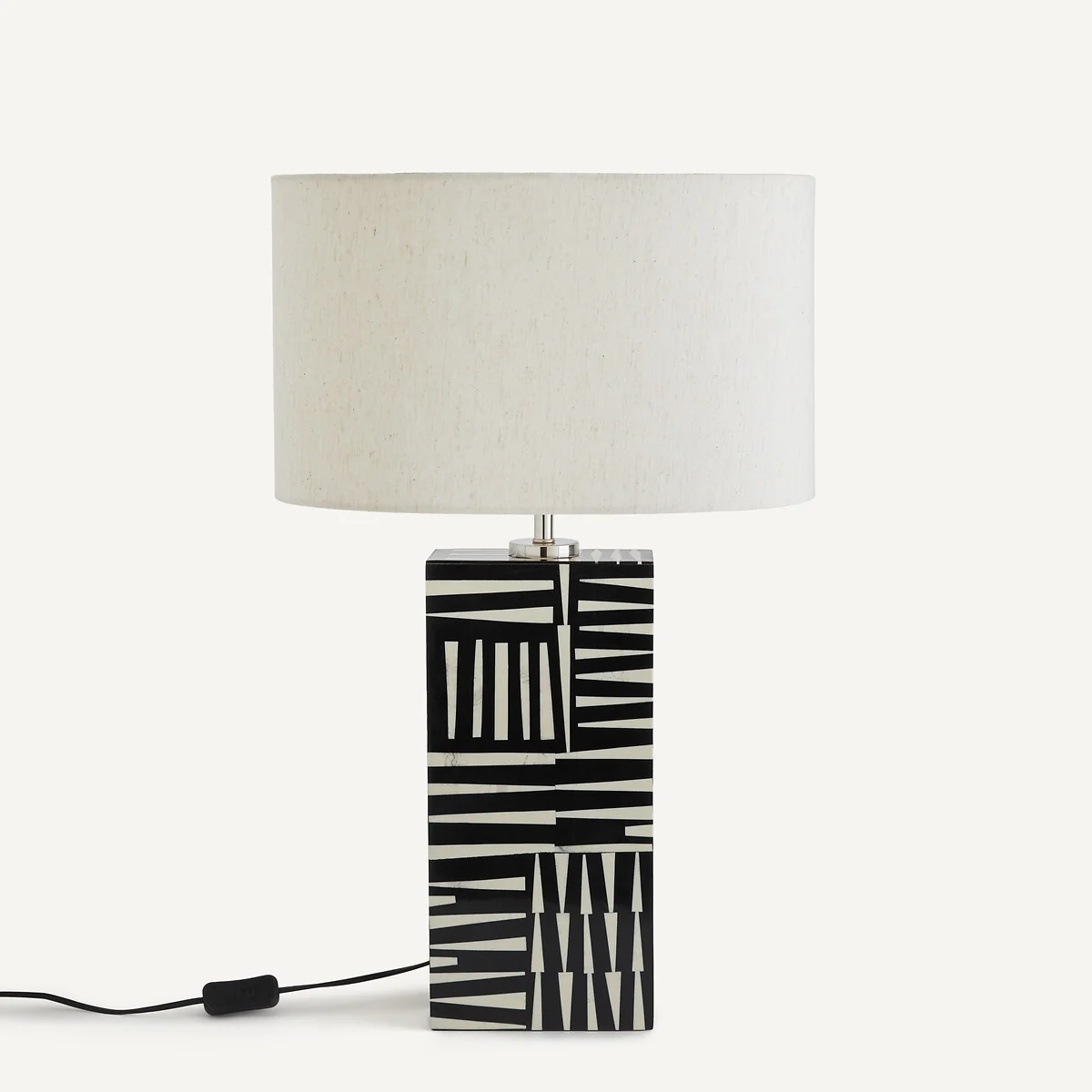 Kucha Table Lamp in Black and White Resin – image 5