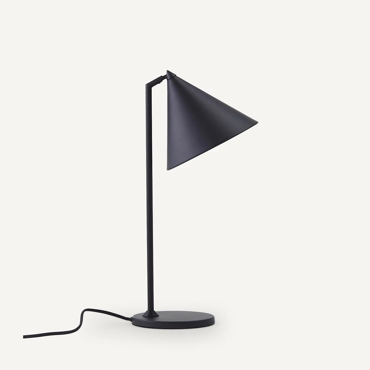 Moke Metal Cone Table Lamp – image 3