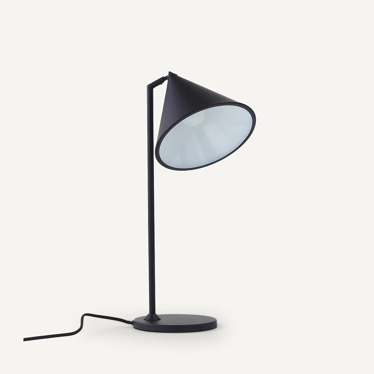Moke Metal Cone Table Lamp – image 5