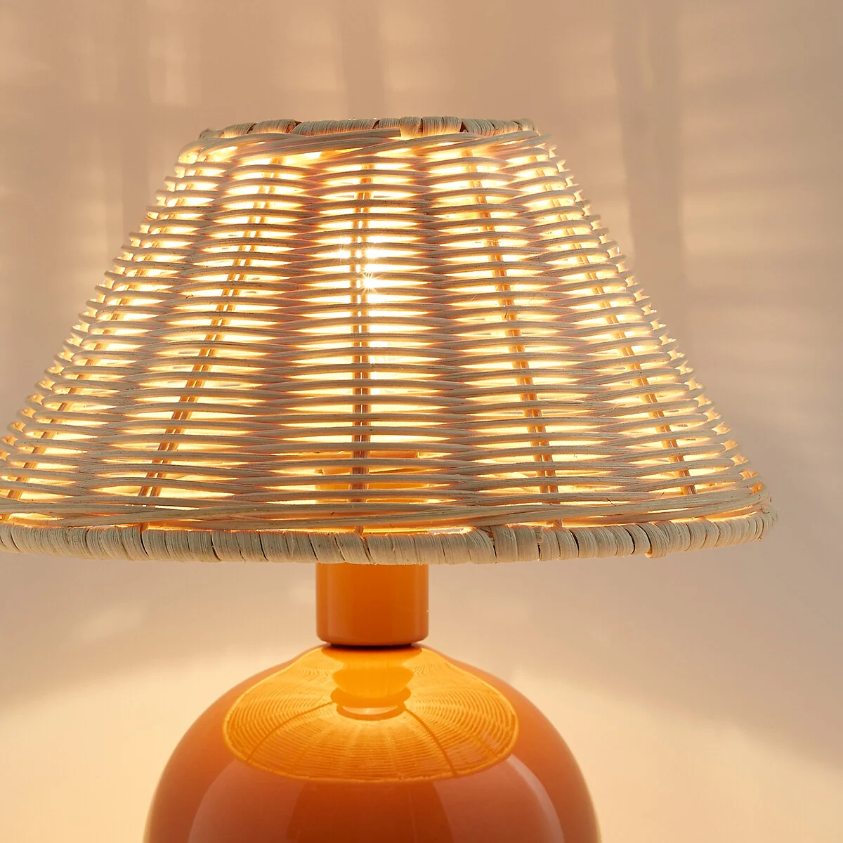 Alios Ceramic & Rattan Table Lamp – image 4