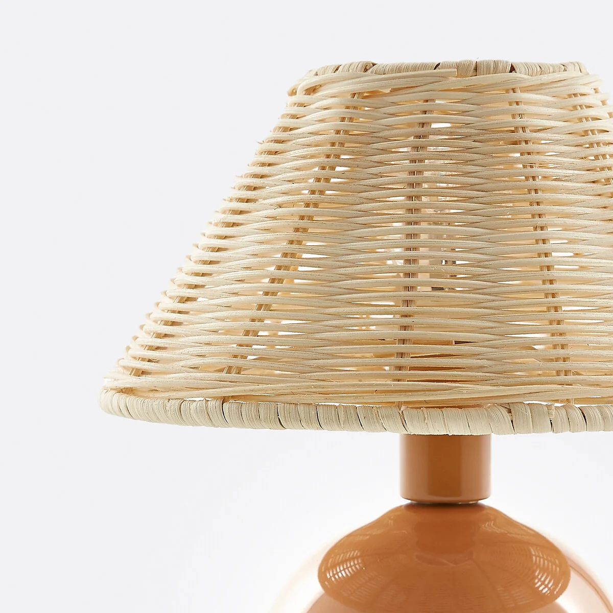 Alios Ceramic & Rattan Table Lamp – image 5