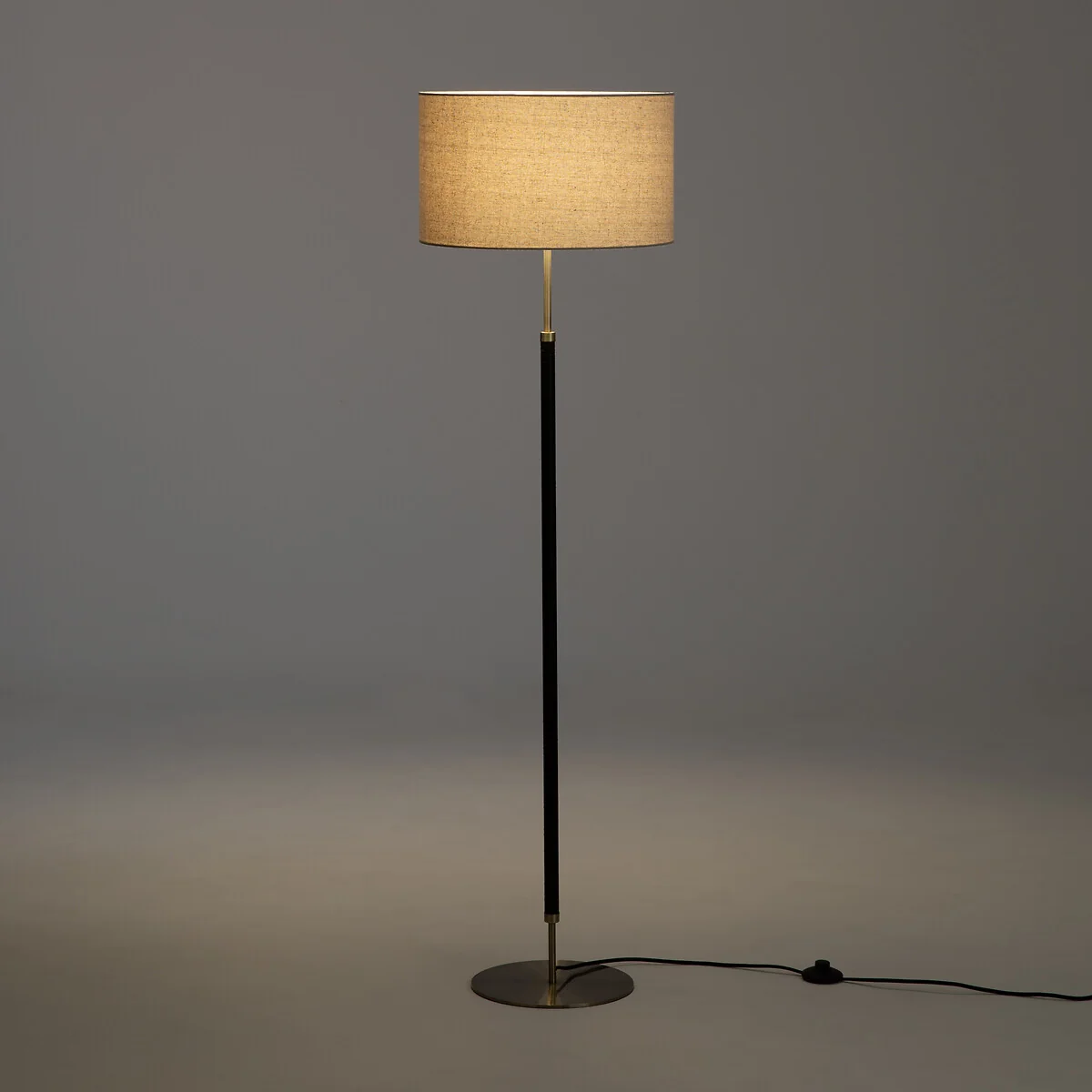 Jihana Brass Metal & Linen Floor Lamp – image 4