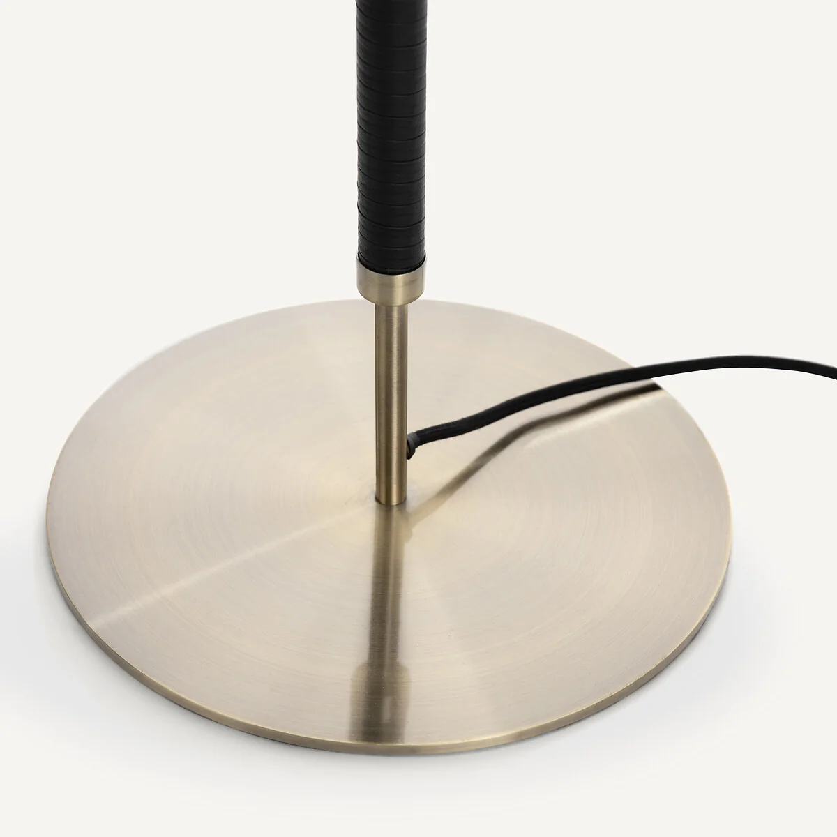 Jihana Brass Metal & Linen Floor Lamp – image 5