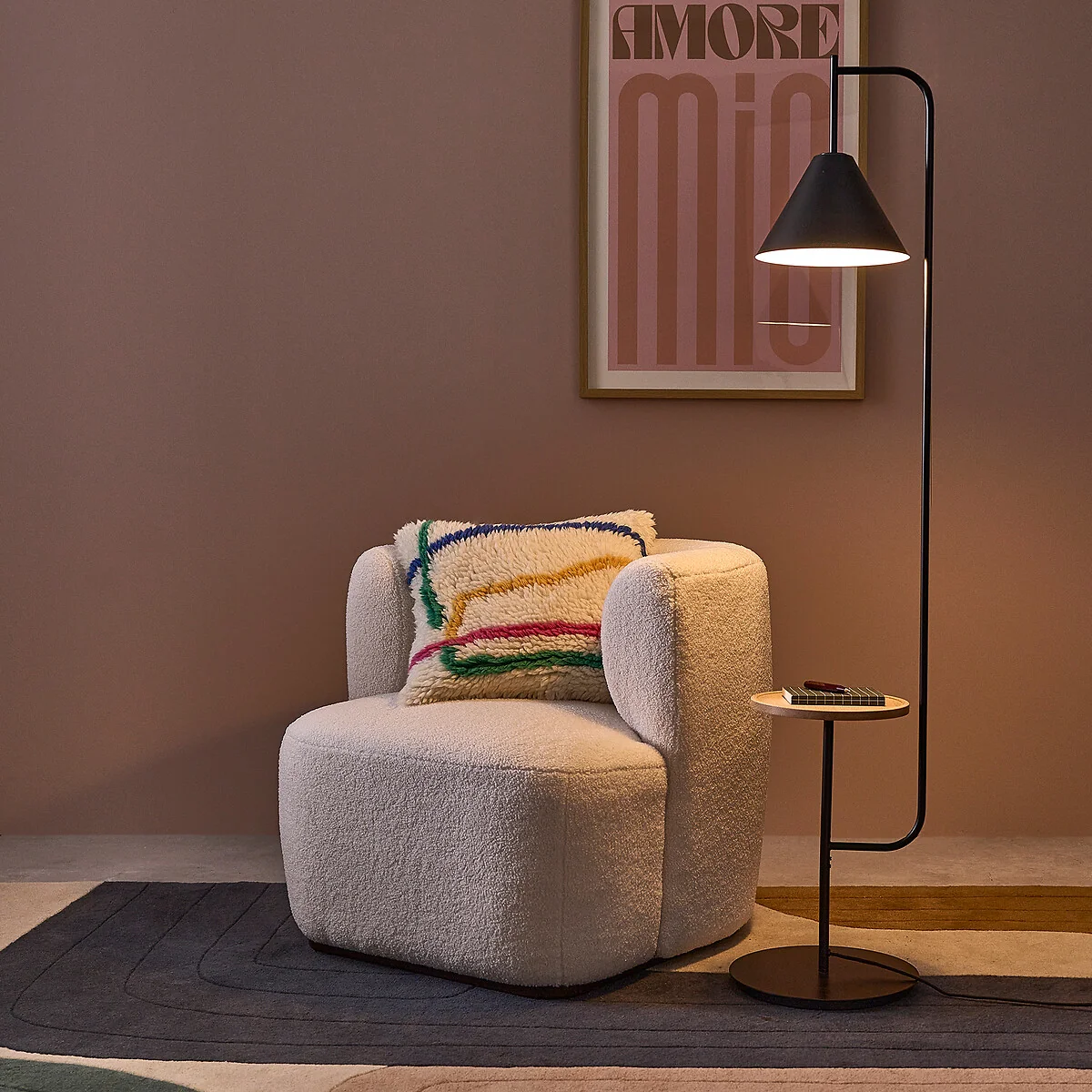Mugli Iron Lamp with Oak Shelf – image 3