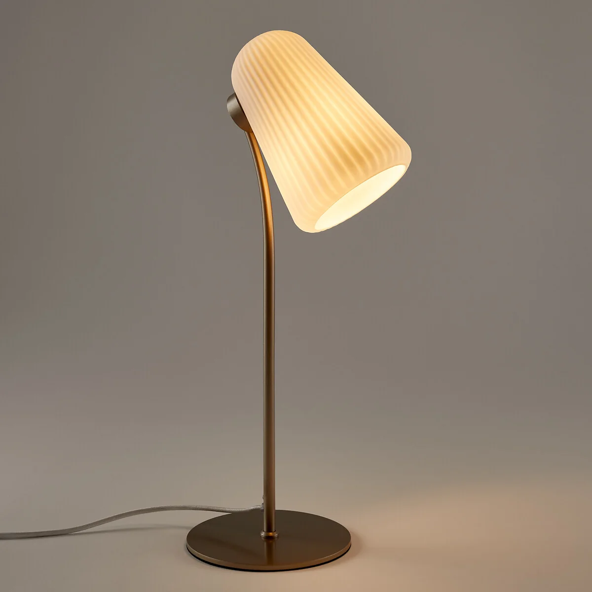 Fosca Fluted Opaline Lamp – image 5