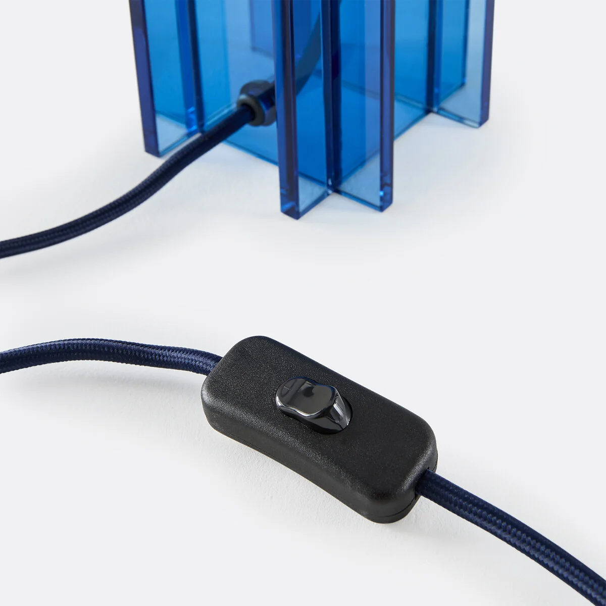 Bimo Table Lamp in Colourful Glass and Linen – image 9
