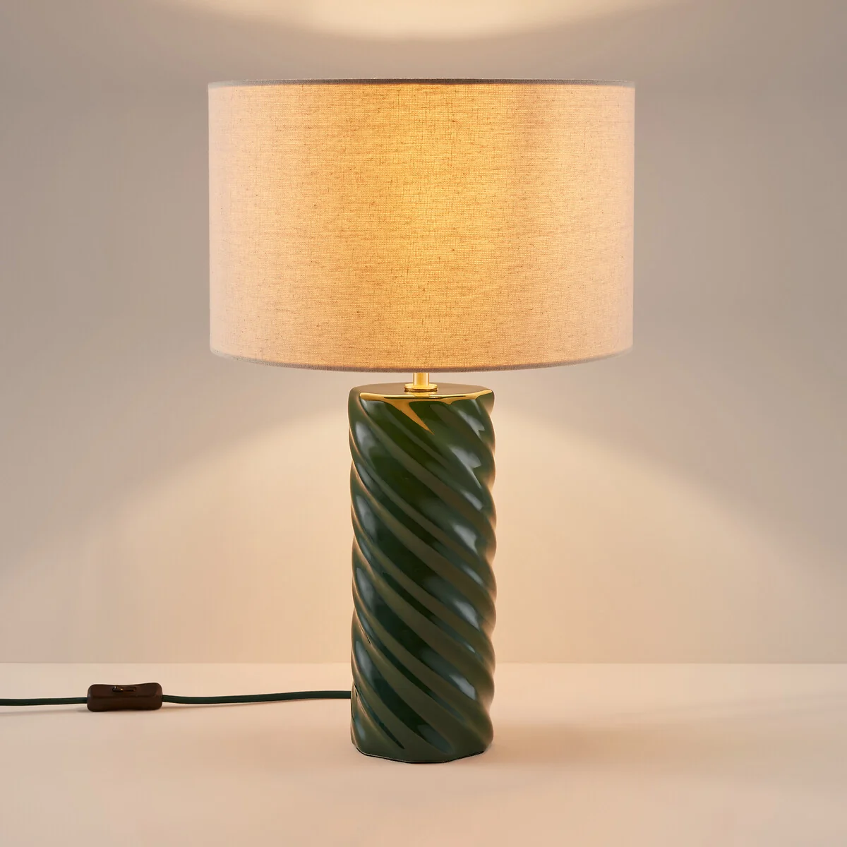 Dehen Ceramic and Linen Table Lamp – image 4