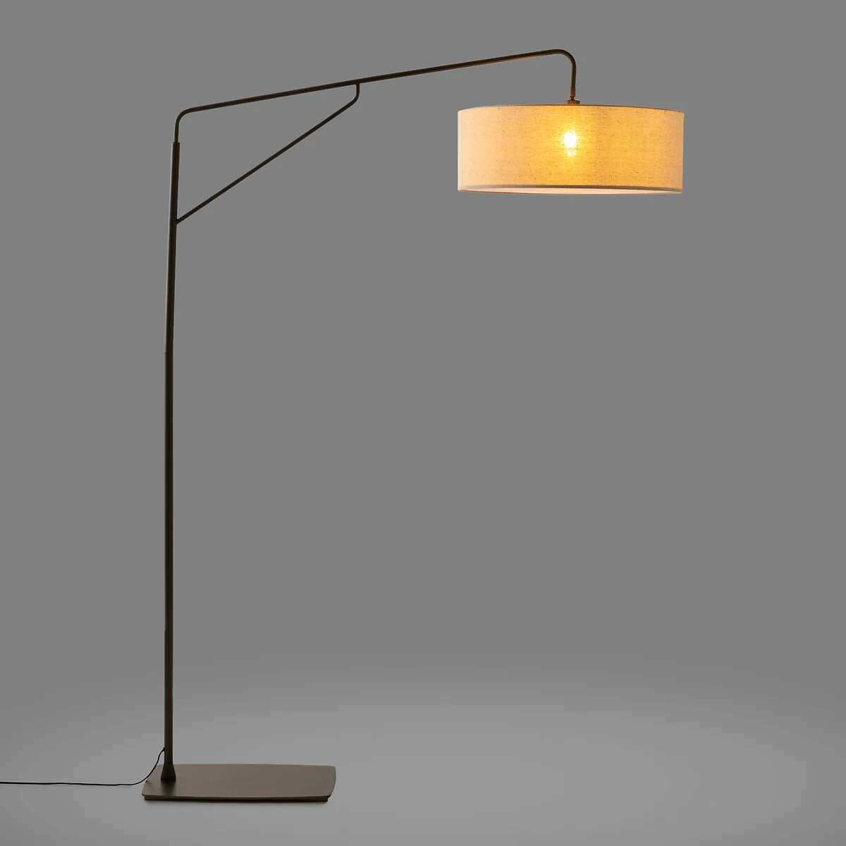 Cinqua Metal & Linen Arch Floor Lamp – image 2