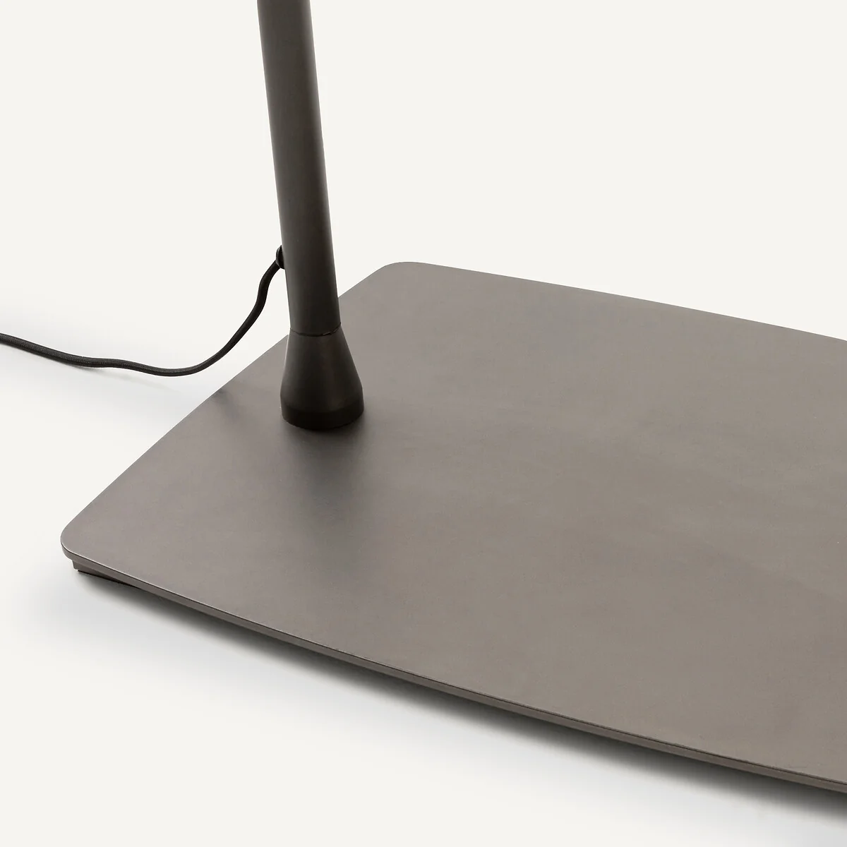 Cinqua Metal & Linen Arch Floor Lamp – image 3