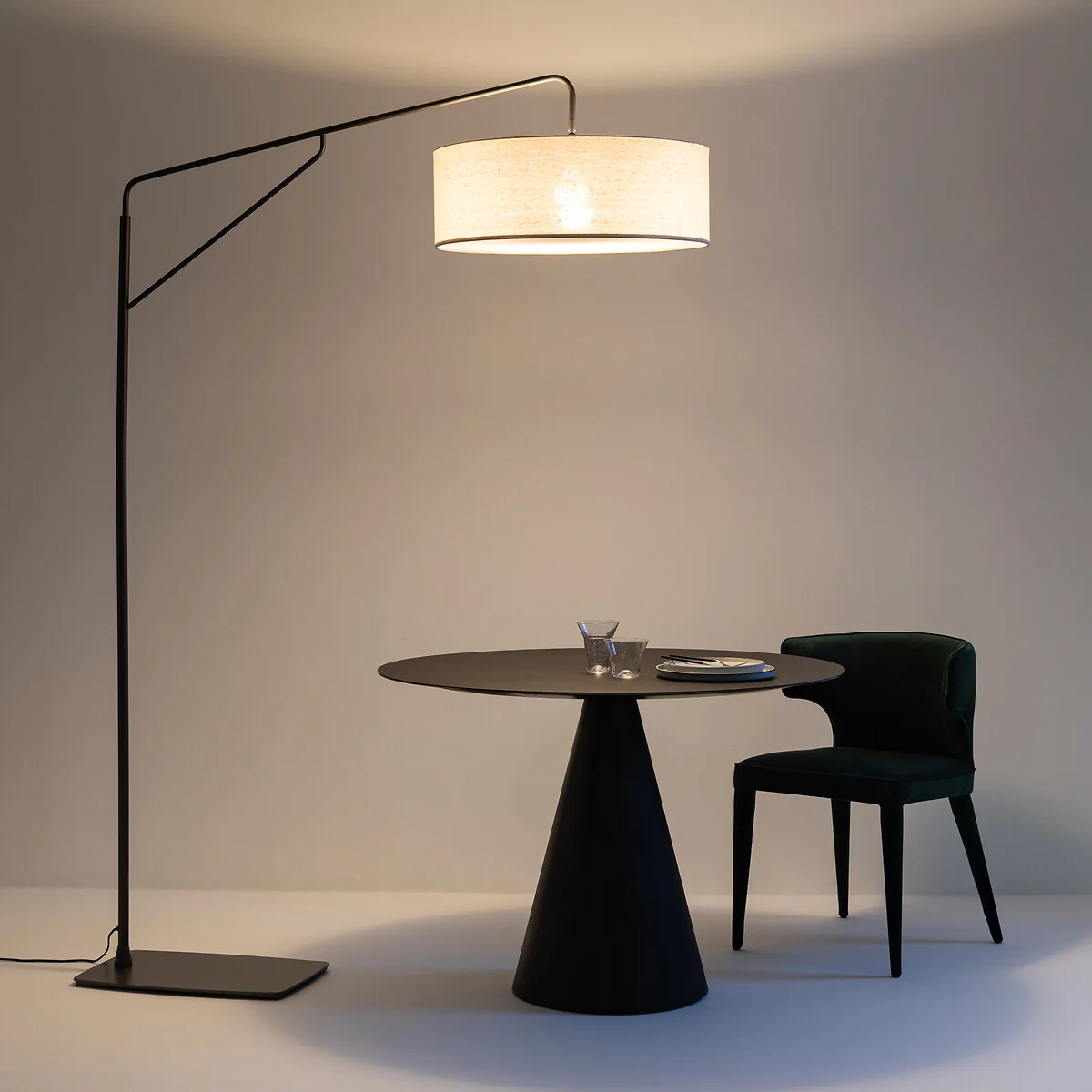 Cinqua Metal & Linen Arch Floor Lamp – image 6