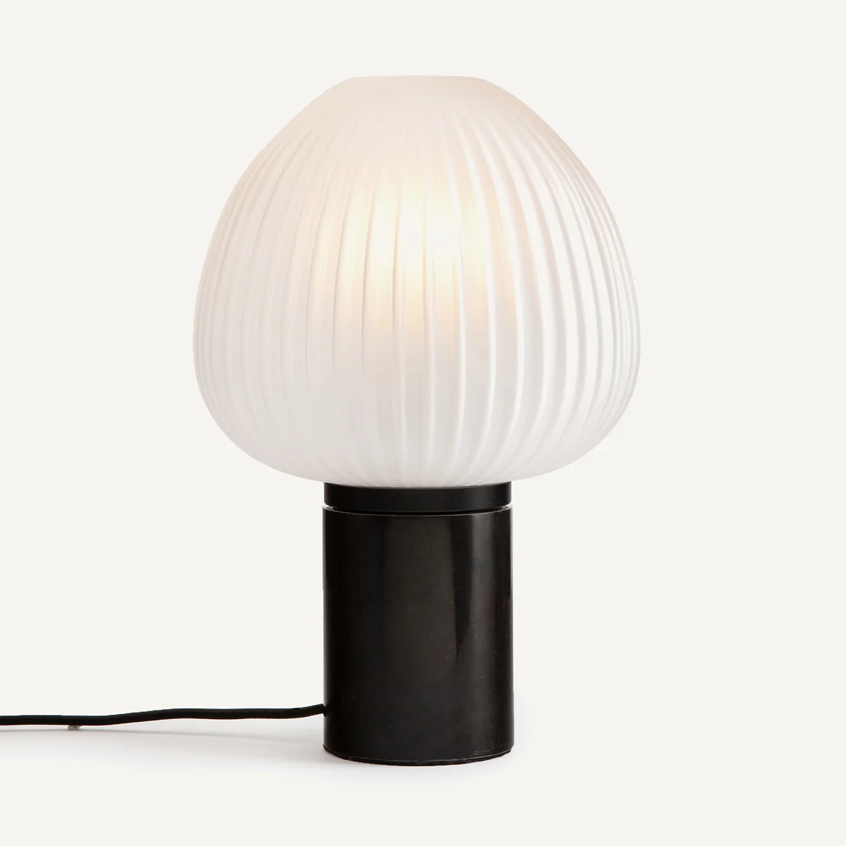 Chanya Frosted Glass Table Lamp – image 3