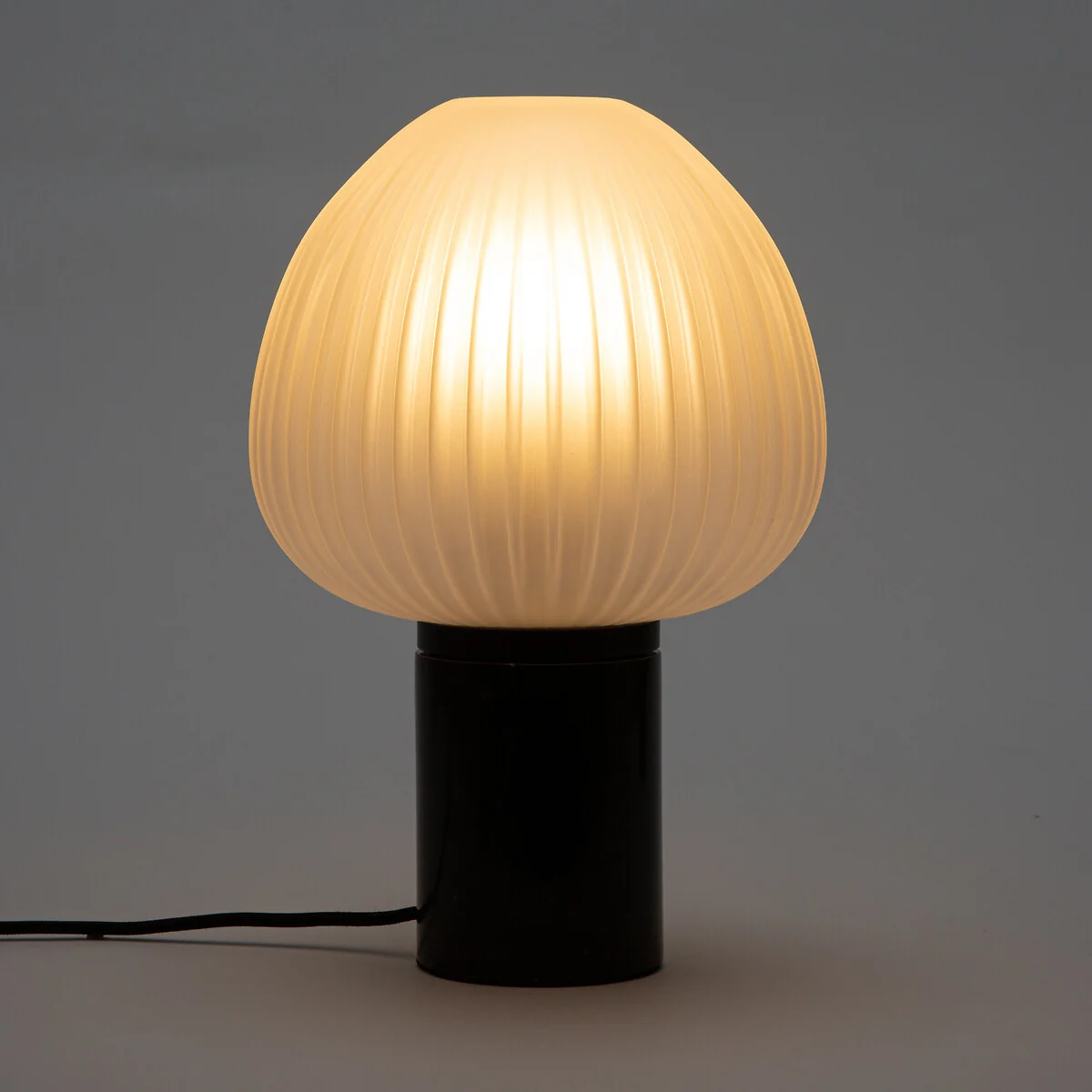 Chanya Frosted Glass Table Lamp – image 4