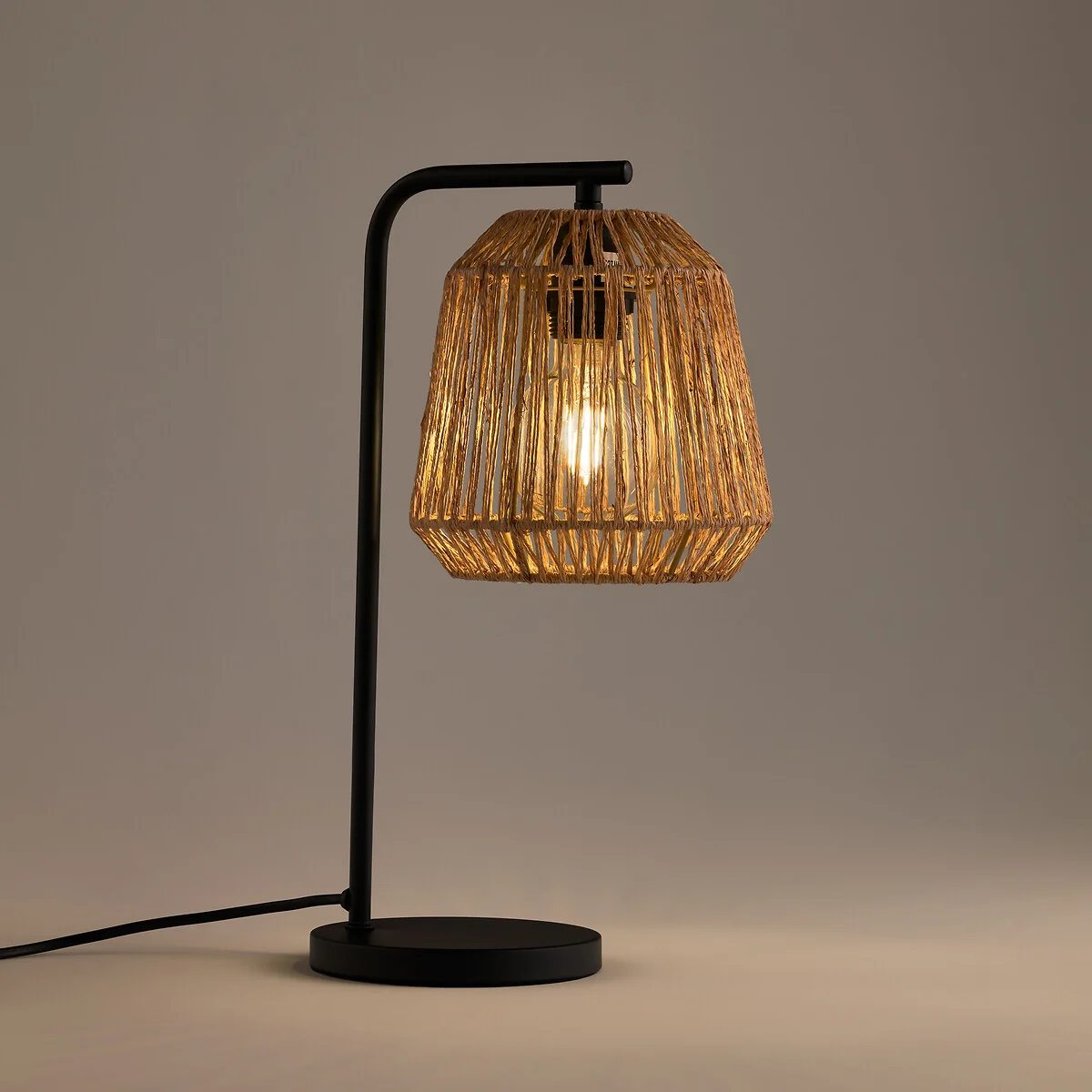 Yaku Table Lamp in Iron and Hemp – image 2