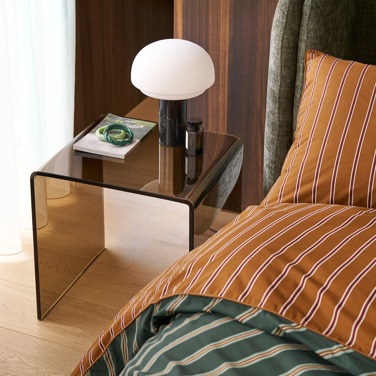 Agathilda Table Lamp in Opaline Glass and Marble Height 27cm – image 2
