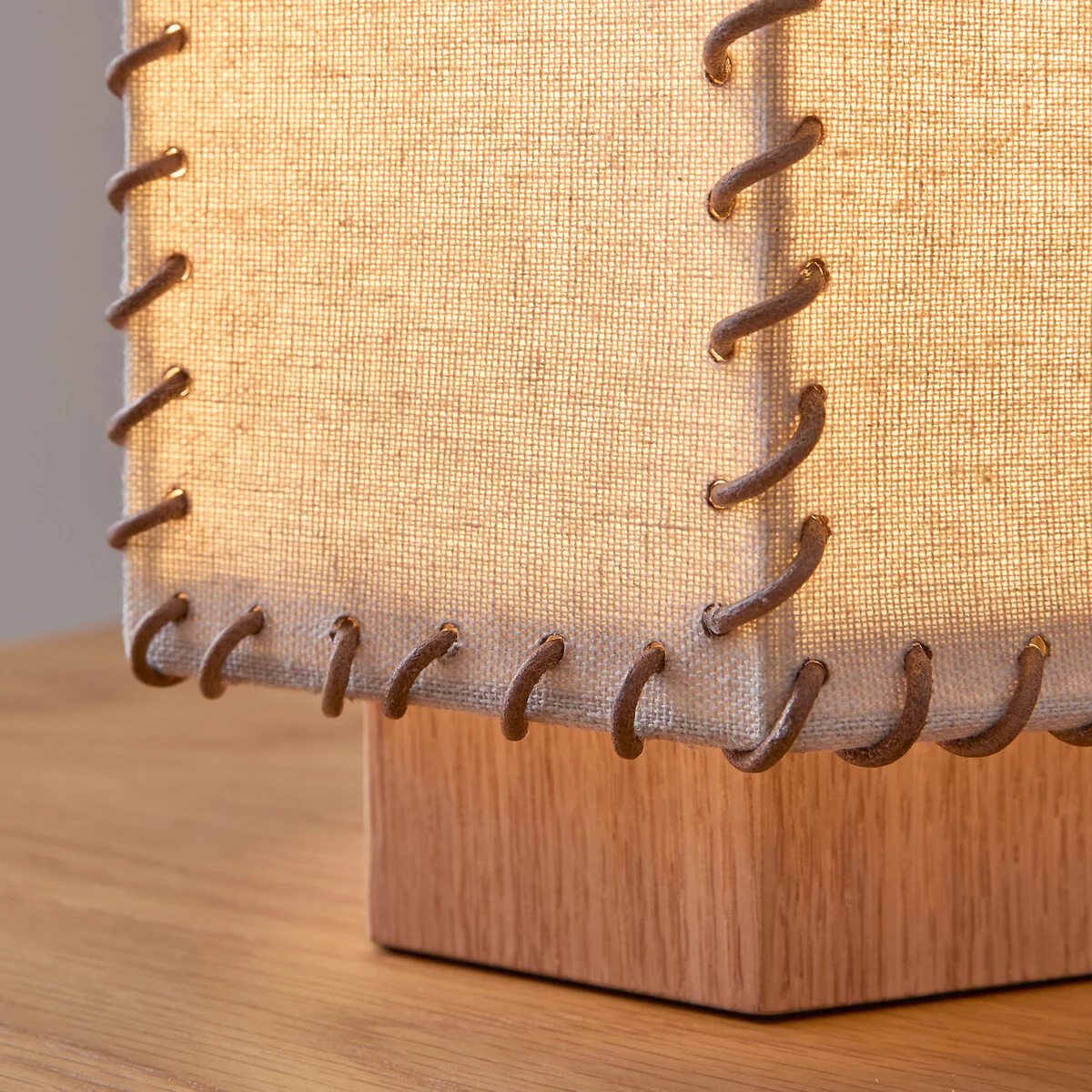 Sixta Table Lamp in Oak and Linen – image 5