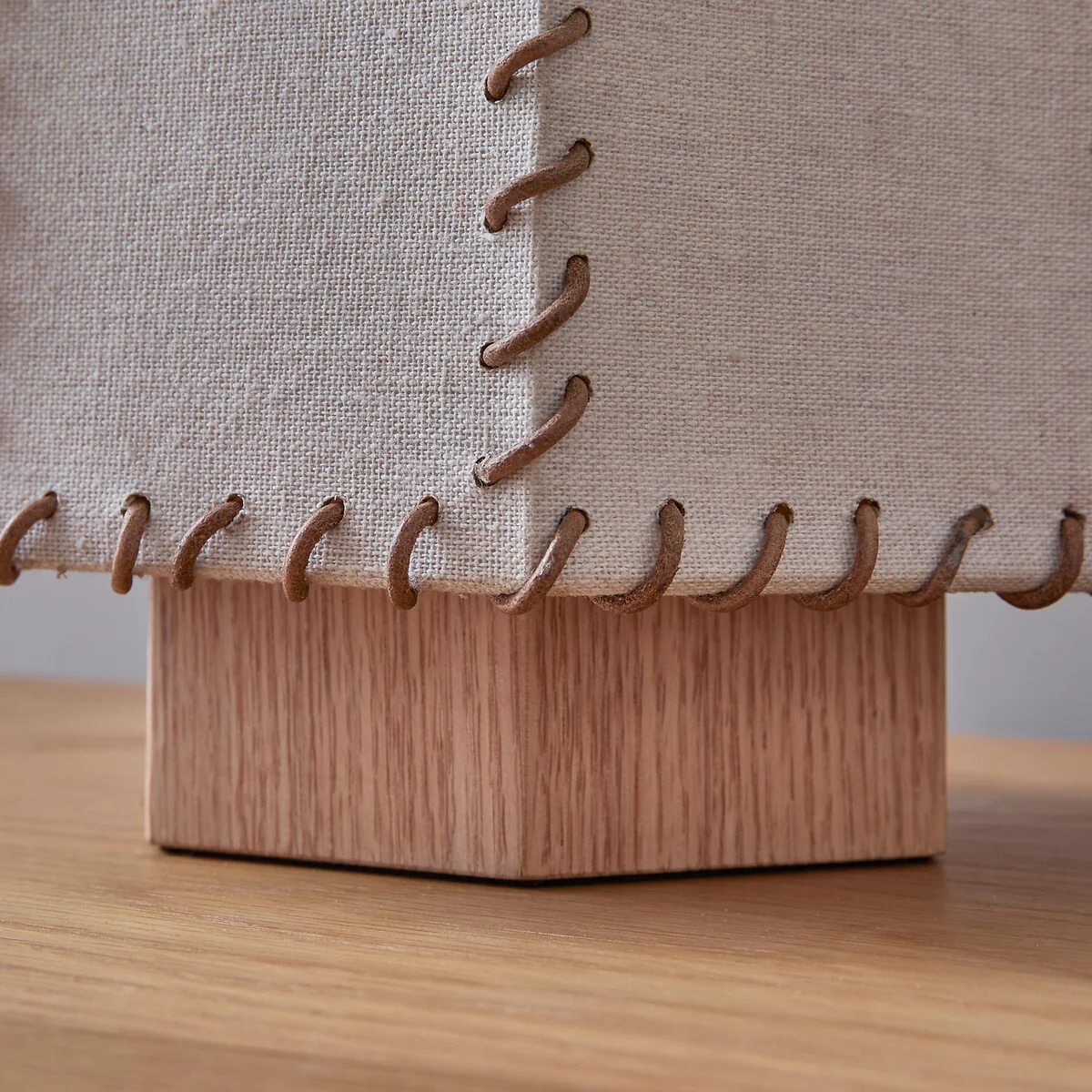 Sixta Table Lamp in Oak and Linen – image 8