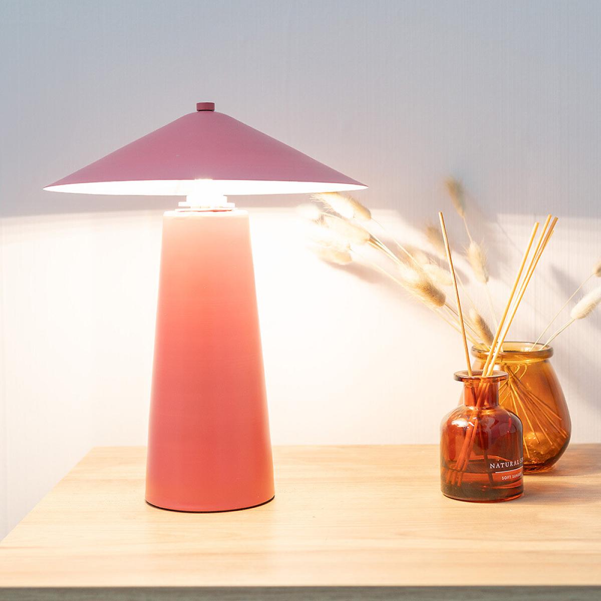 Axel Coral Metal Table Lamp – image 3