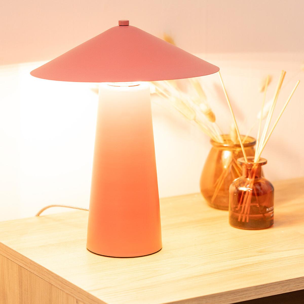 Axel Coral Metal Table Lamp – image 4