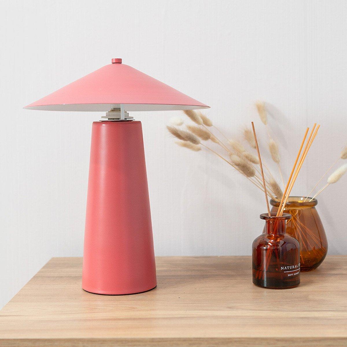 Axel Coral Metal Table Lamp – image 1