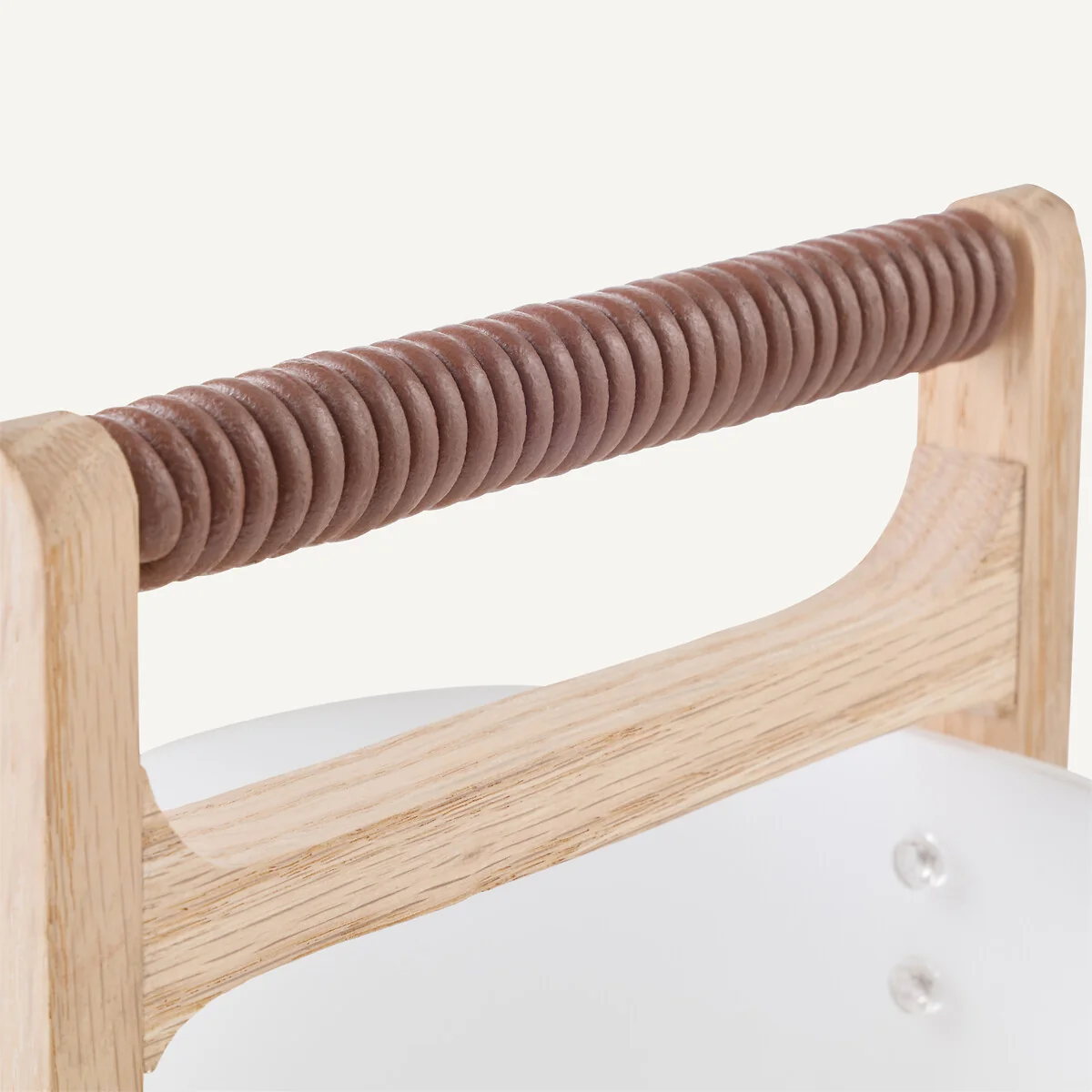 Fodéo Solid Oak and Opaline Lamp – image 5