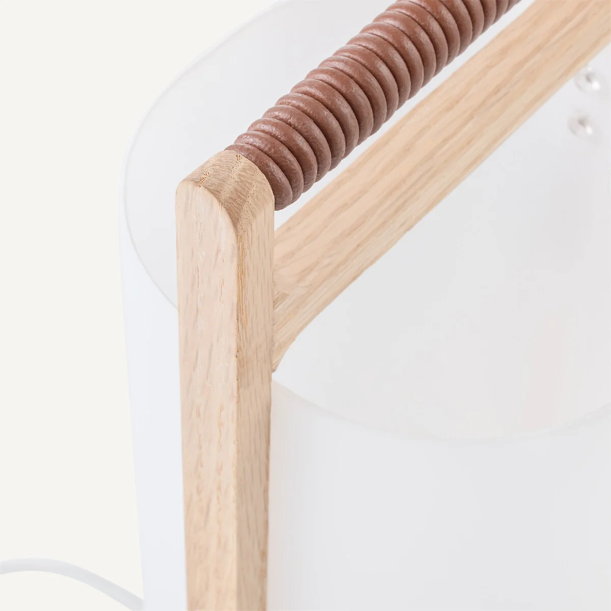 Fodéo Solid Oak and Opaline Lamp – image 6