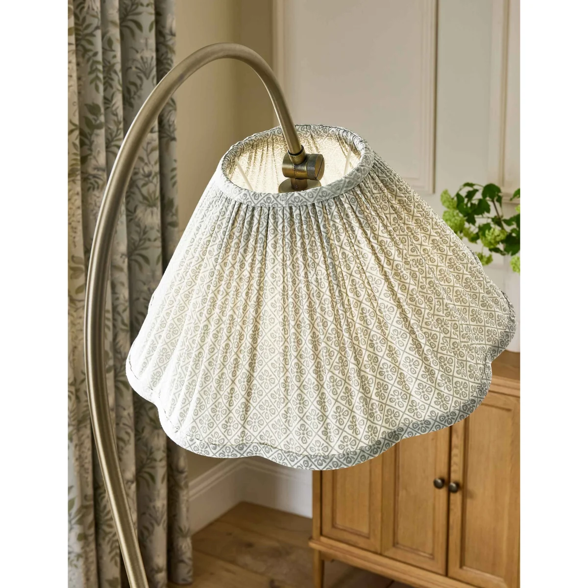 Laura Ashley Willowbrook Metal Floor Lamp Antique Brass – image 3
