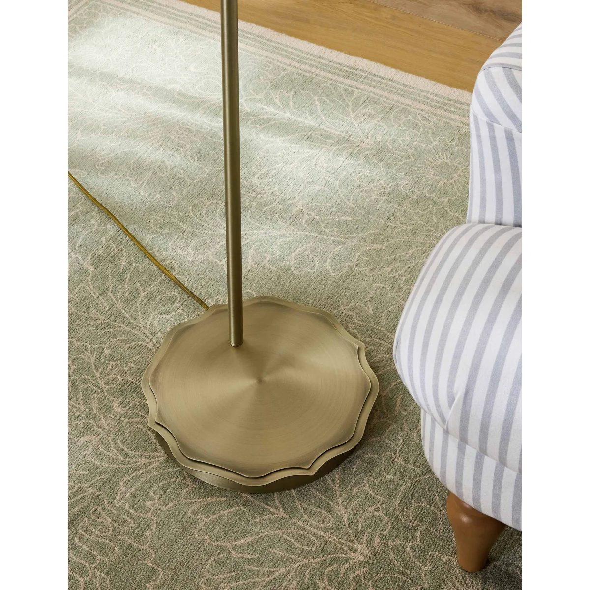 Laura Ashley Willowbrook Metal Floor Lamp Antique Brass – image 4