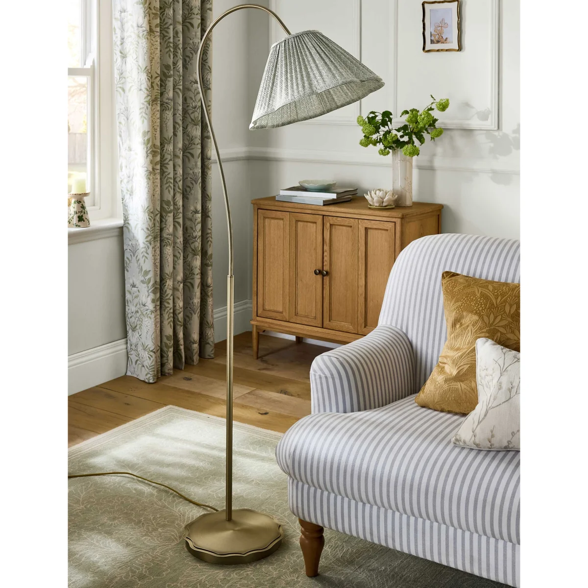 Laura Ashley Willowbrook Metal Floor Lamp Antique Brass – image 5