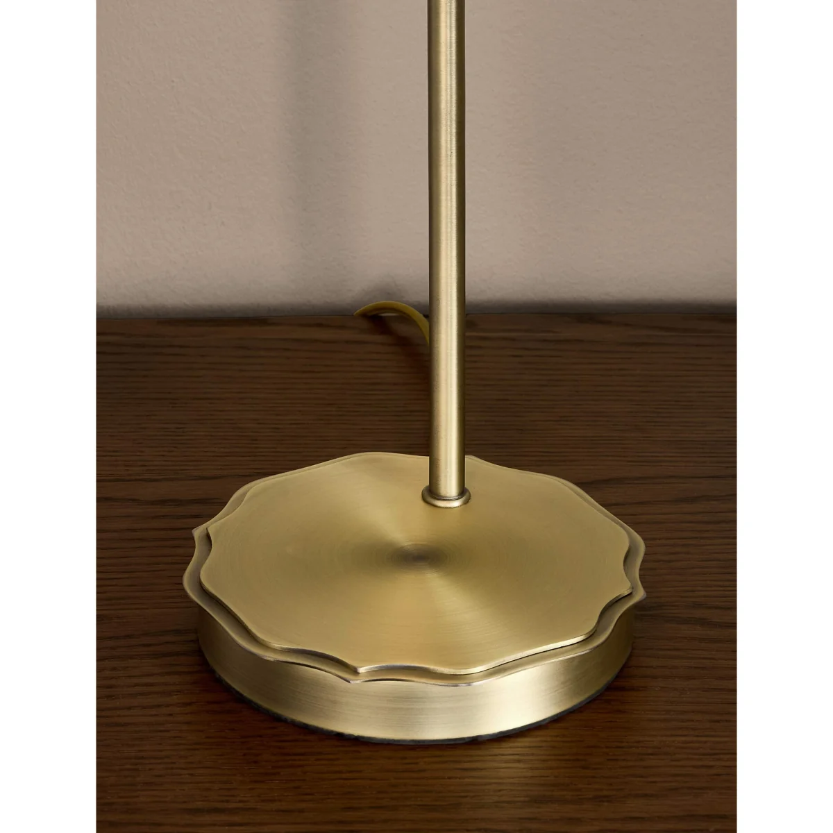 Laura Ashley Willowbrook Table Lamp Antique Brass – image 4