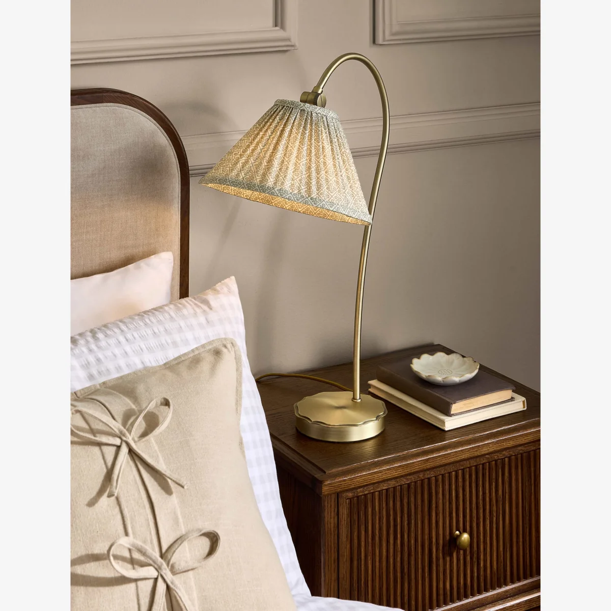 Laura Ashley Willowbrook Table Lamp Antique Brass – image 1