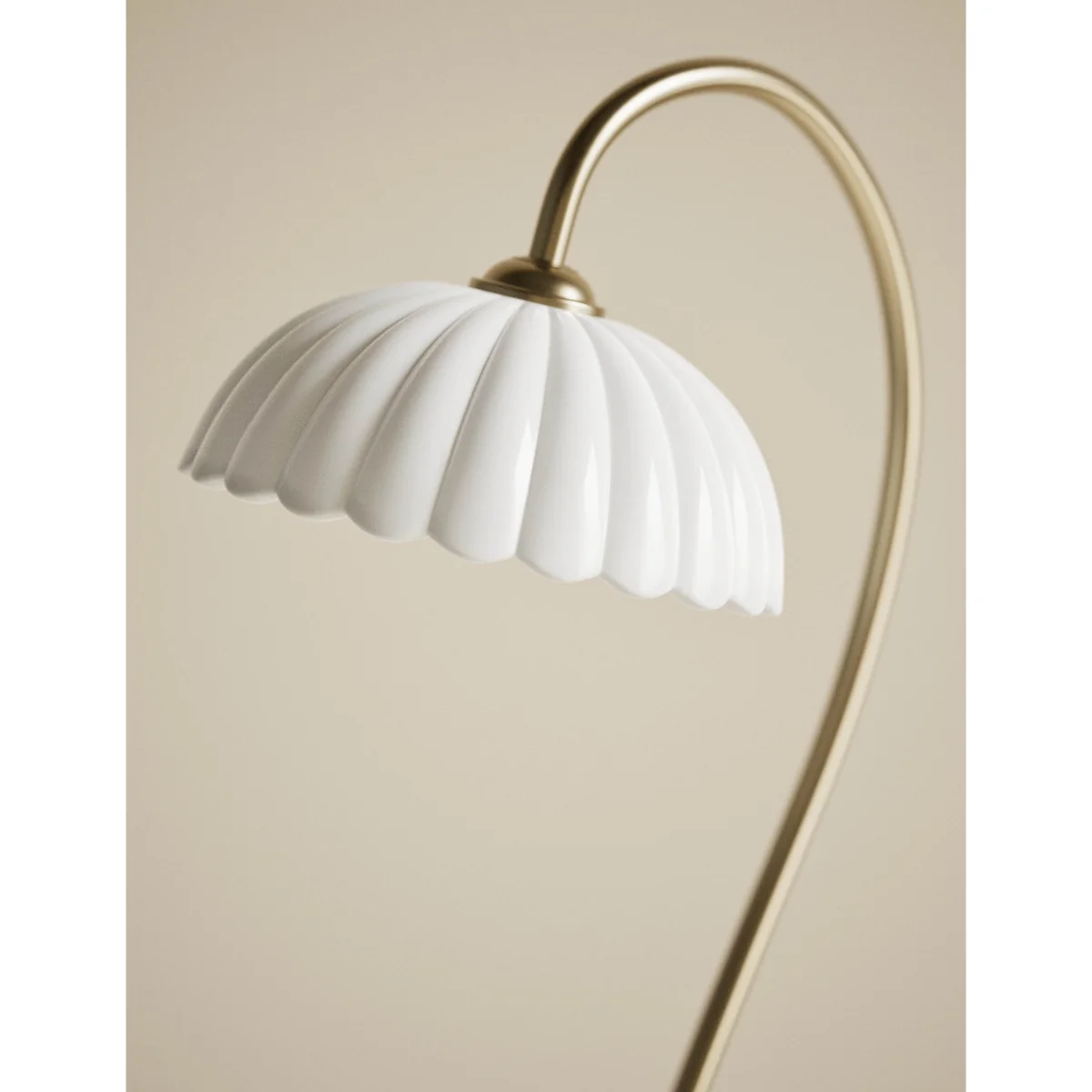M&S Scalloped Glass Swan Neck Floor Lamp White – image 3