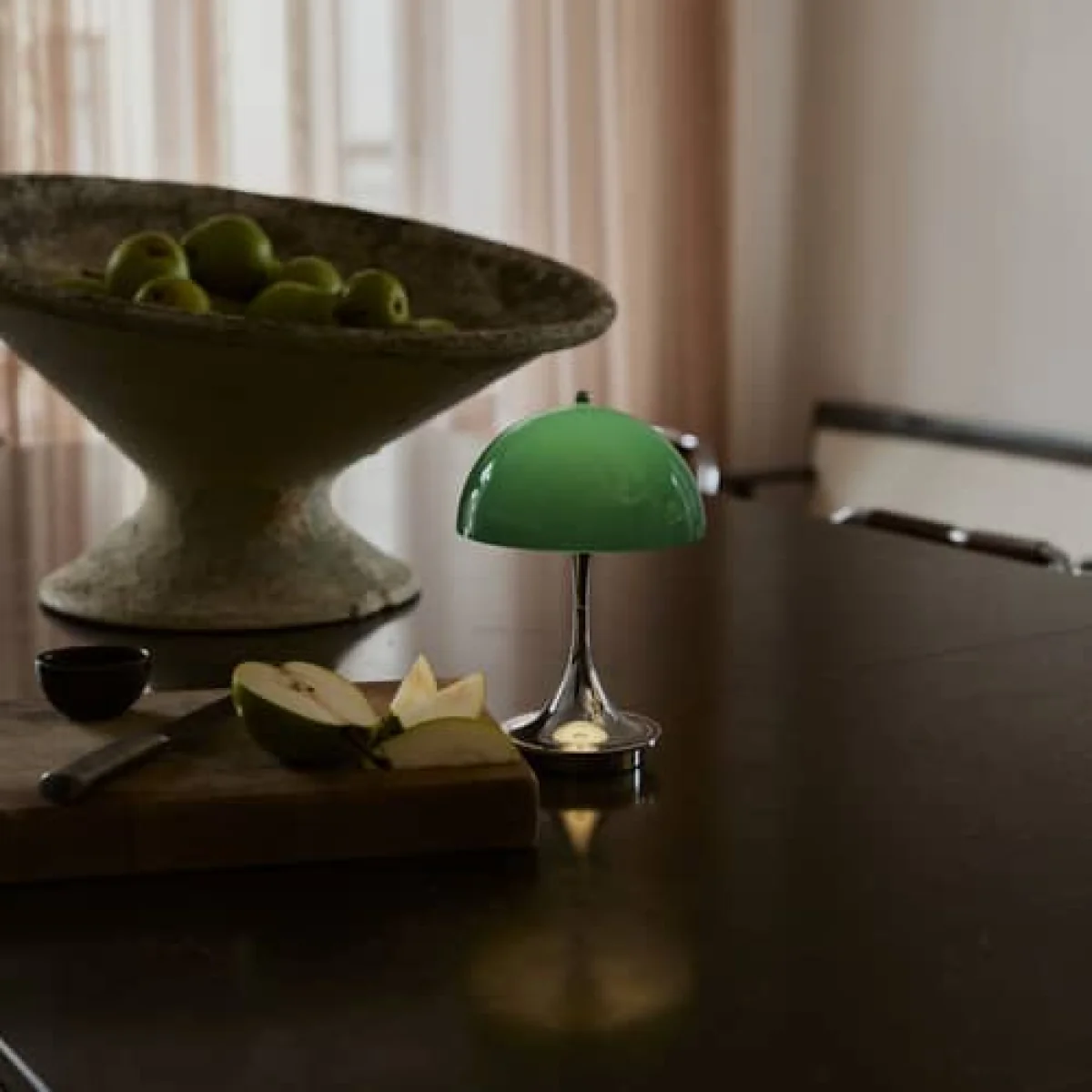Panthella 160 The Originals Wireless rechargeable lamp plastic material green / LED - Ø 16 cm - Louis Poulsen – image 4