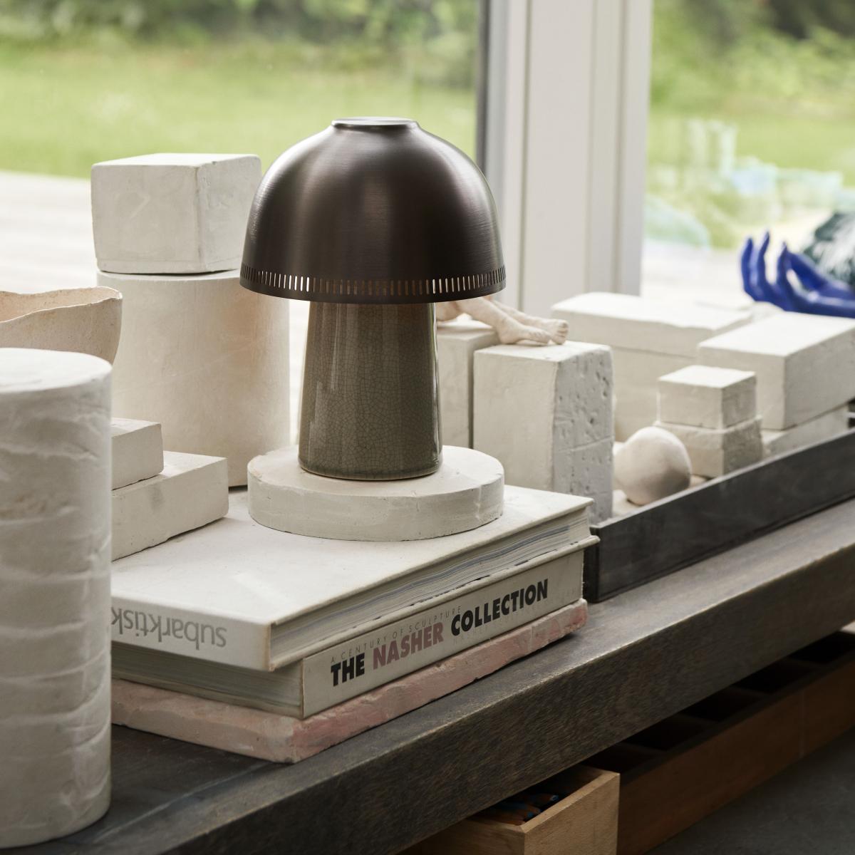 Wireless rechargeable lamp Raku SH8 metal ceramic / Ceramic & metal - Ø 16 x H 21 cm - &tradition – image 2