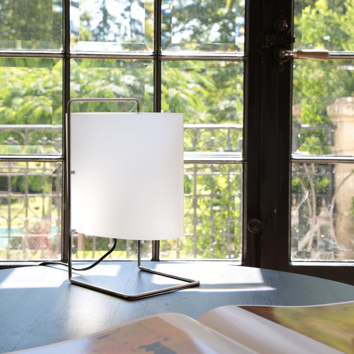1021 Table lamp plastic material white / Roger Fatus, 1960 - DISDEROT – image 3
