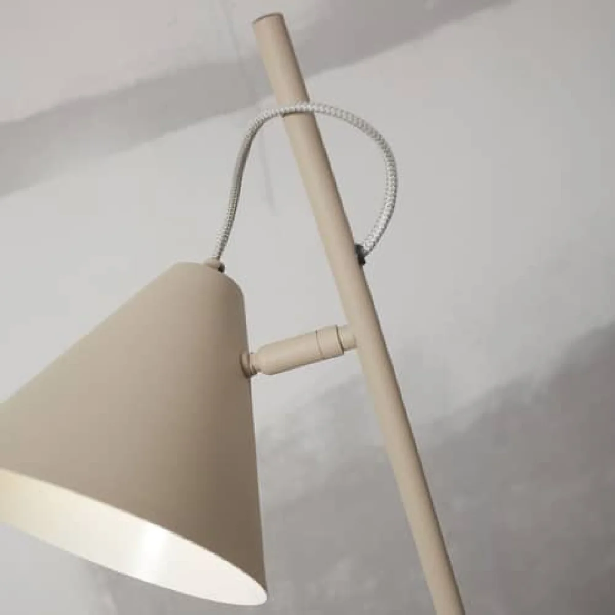 Lisbon Floor lamp metal beige / Steerable - It's about Romi – image 4