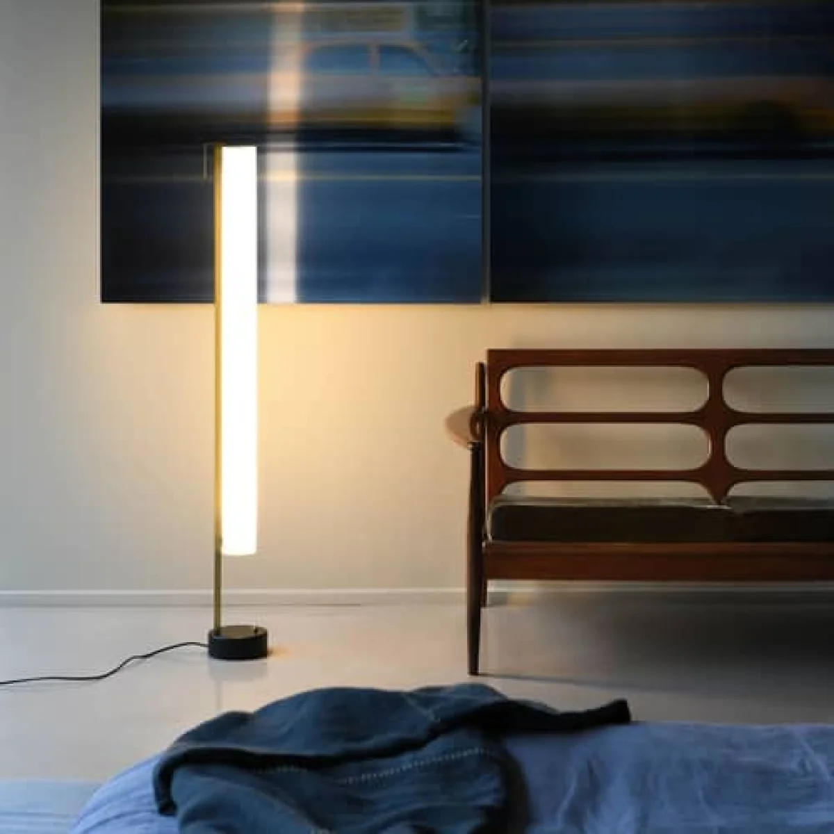 G54 Floor lamp plastic material white / LED - 1959 Reissue, Pierre Guariche - SAMMODE STUDIO – image 2