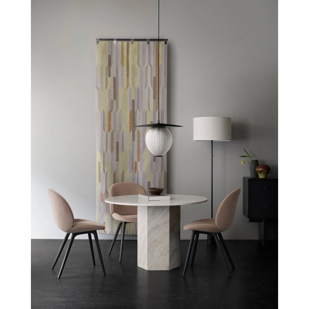 GUBI Gravity floor lamp Maroon marble-canvas – image 3