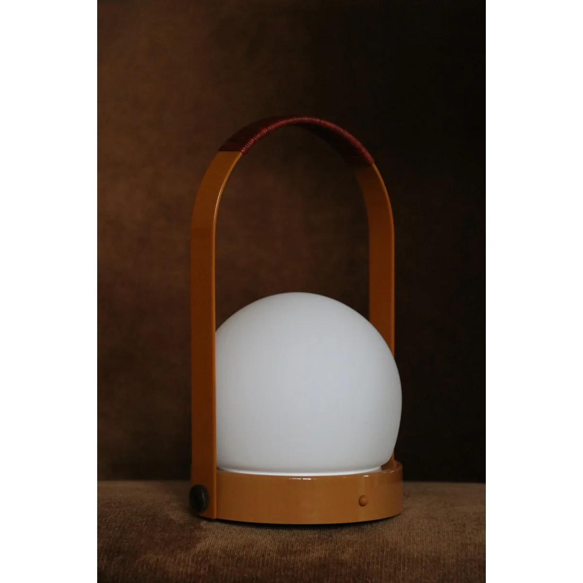 Audo Copenhagen Carrie portable table lamp Golden brown – image 7