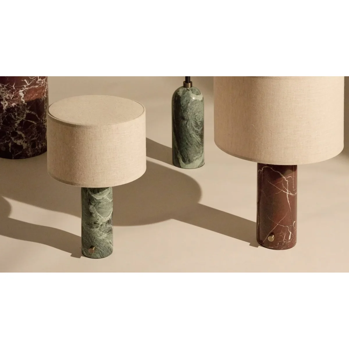 GUBI Gravity S table lamp Emerald marble-white – image 2
