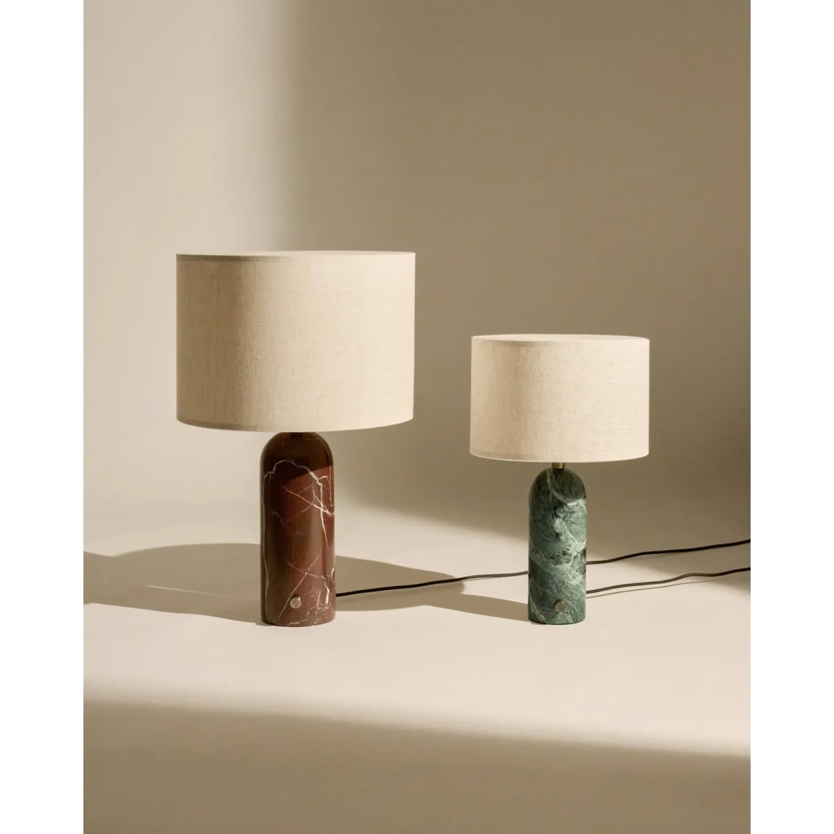 GUBI Gravity S table lamp Maroon marble-white – image 3